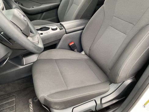 Used 2025 Nissan Rogue S AWD/4WD image 16