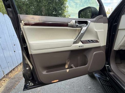 Used 2017 Lexus GX 460 image 30