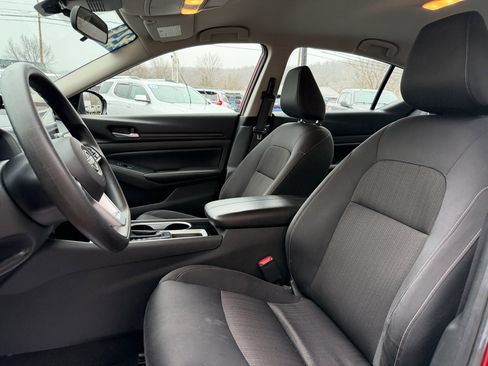 Used 2024 Nissan Altima 2.5 SV image 10