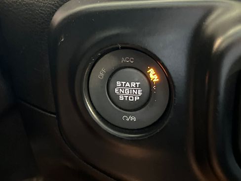 Used 2019 Jeep Wrangler Unlimited Sahara AWD/4WD image 28