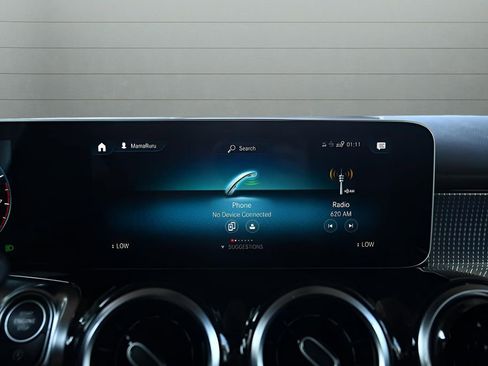 Used 2021 Mercedes-Benz GLB 250 4MATIC w/ Premium Package image 16