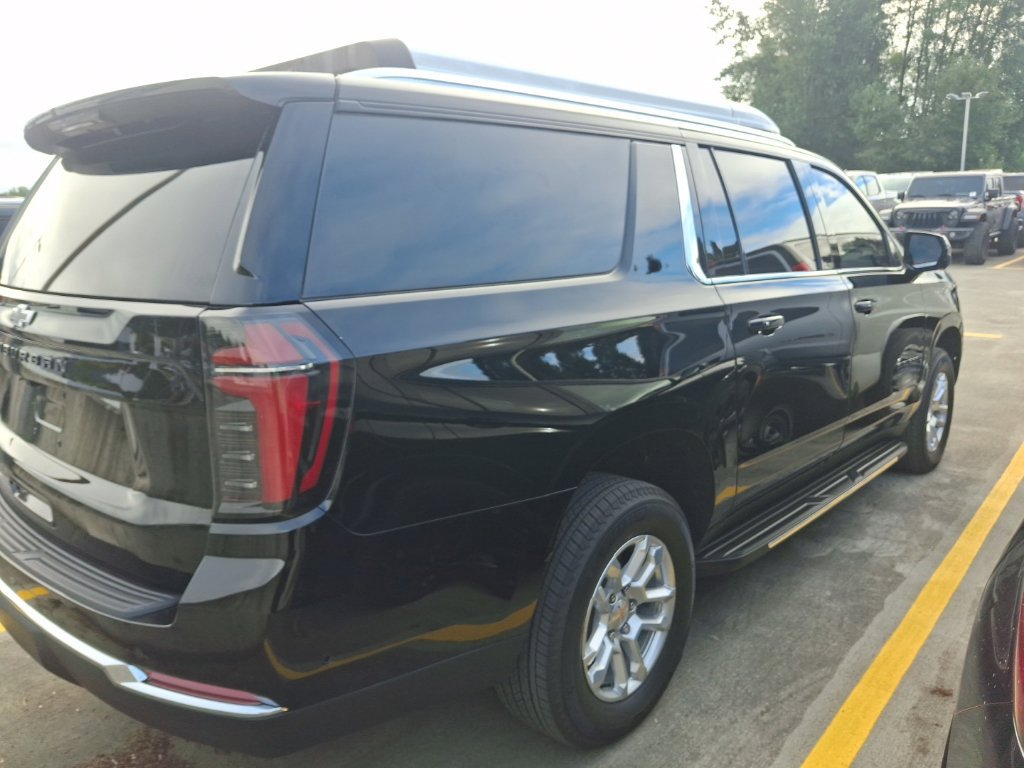 Certified 2026 Chevrolet Suburban LS w/ LPO, Dark Essentials Package AWD/4WD image 6