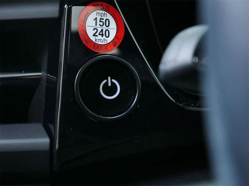 Used 2025 Porsche Macan 4 Electric image 19