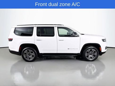 Used 2025 Jeep Wagoneer 4WD image 4