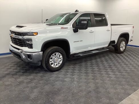 Used 2024 Chevrolet Silverado 2500 LT AWD/4WD image 1