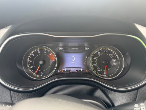 Certified 2021 Jeep Cherokee Trailhawk AWD/4WD image 15
