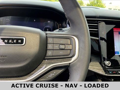 Used 2022 Jeep Wagoneer Series III w/ Premium Group I AWD/4WD image 12