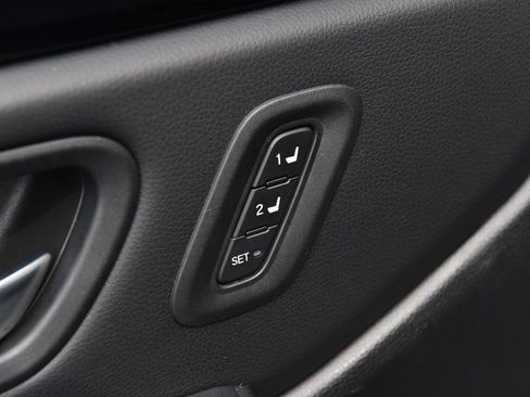 Certified 2025 Honda Pilot EX-L image 9
