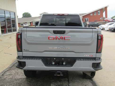 Used 2025 GMC Sierra 2500 AT4 w/ Technology Package AWD/4WD image 4