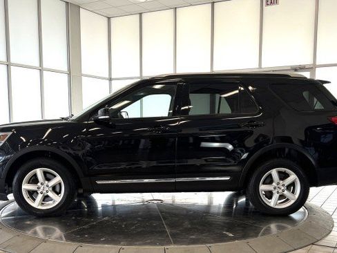 Used 2016 Ford Explorer XLT w/ Equipment Group 202A image 4