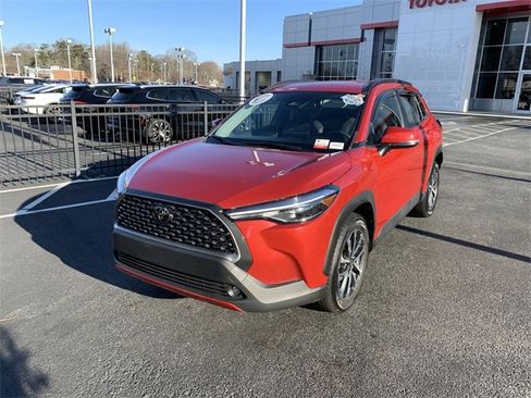 Used 2023 Toyota Corolla Cross XLE image 4