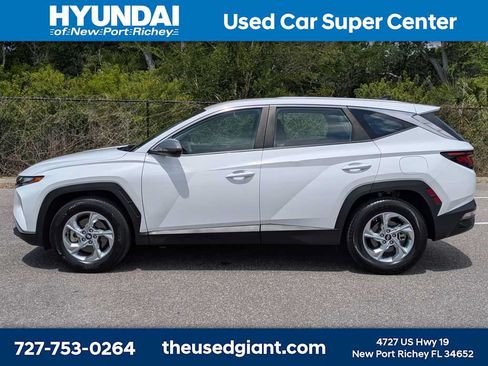 Used 2024 Hyundai Tucson SE FWD image 2