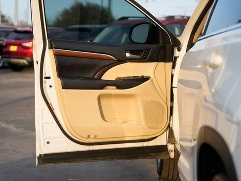 Used 2018 Toyota Highlander Limited image 30