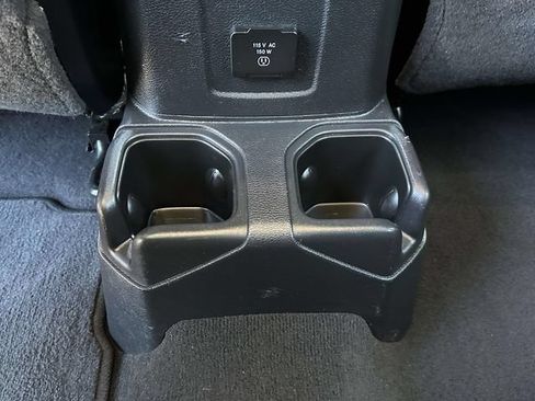 Used 2025 Jeep Wrangler Unlimited Sahara AWD/4WD image 8