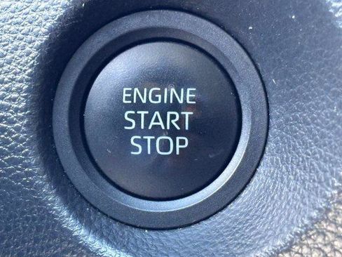 Used 2025 Toyota Corolla Cross XLE w/ Convenience Package AWD/4WD image 32