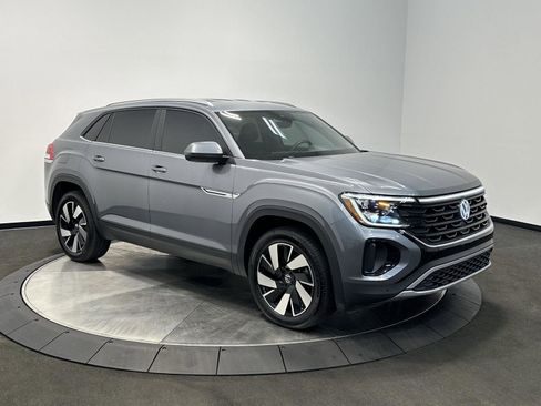 Used 2024 Volkswagen Atlas Cross Sport SE image 1