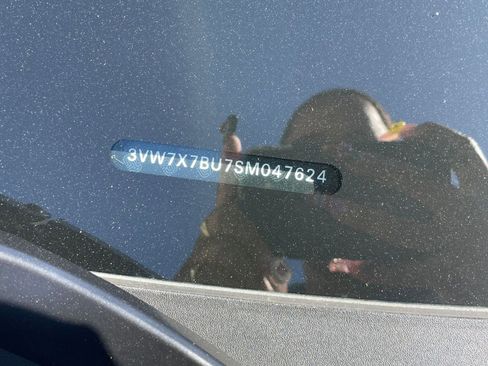 Used 2025 Volkswagen Jetta SE image 29