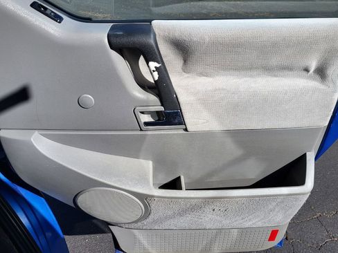 Used 2002 Volkswagen Eurovan MV image 19