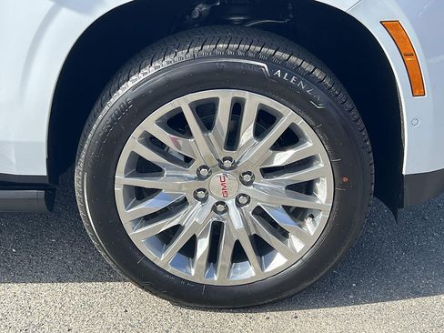 New 2026 GMC Yukon XL Denali w/ Denali Reserve Package RWD image 34