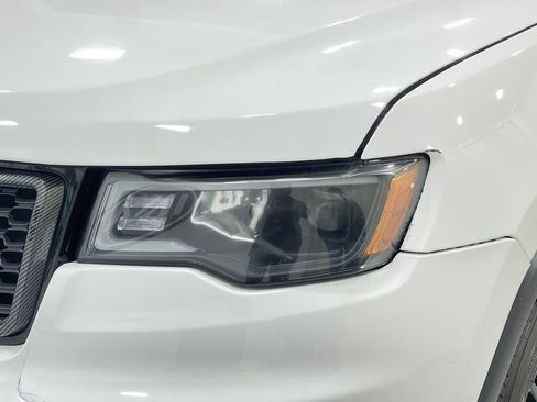 Used 2017 Jeep Grand Cherokee Limited image 33