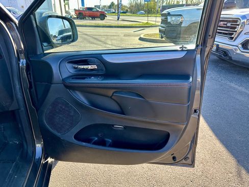 Used 2017 Dodge Grand Caravan GT image 19