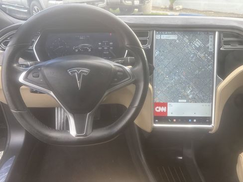 Used 2016 Tesla Model S 70D image 12