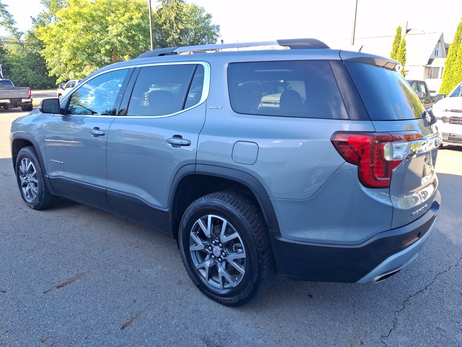 Certified 2023 GMC Acadia SLT w/ Preferred Package AWD/4WD image 4
