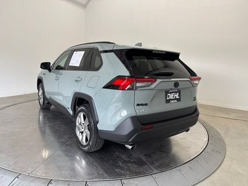 Used 2021 Toyota RAV4 XLE Premium AWD/4WD image 5