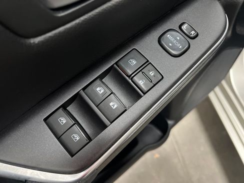 Used 2016 Toyota Camry LE FWD image 11