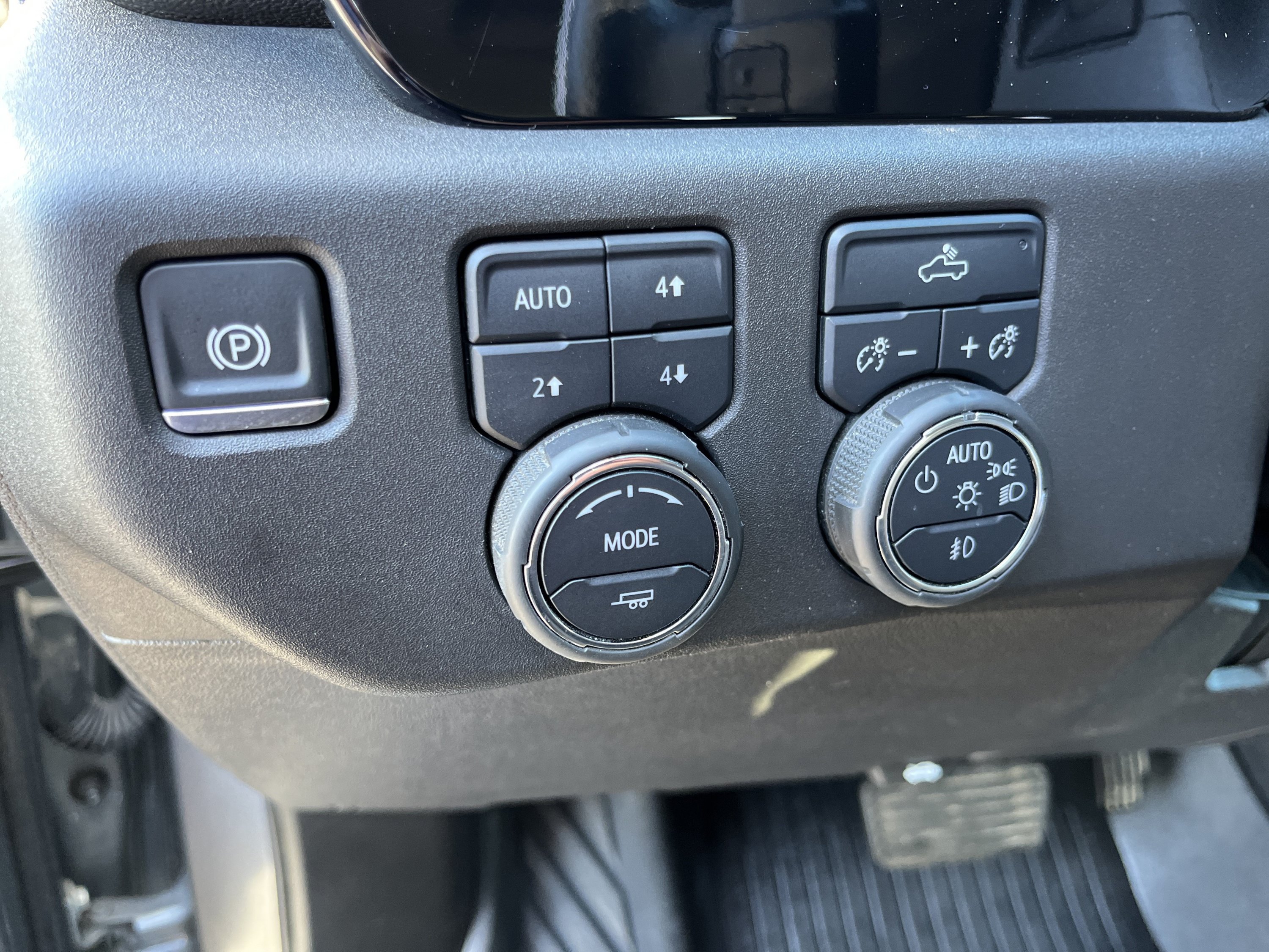 Used 2025 Chevrolet Silverado 1500 LT Trail Boss AWD/4WD image 16