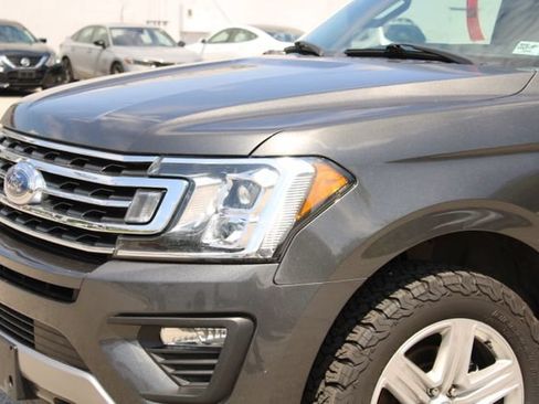 Used 2018 Ford Expedition XLT w/ Equipment Group 202A AWD/4WD image 4