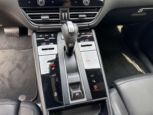 Certified 2022 Porsche Macan image 56