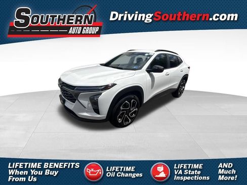 Used 2025 Chevrolet Trax RS FWD image 1