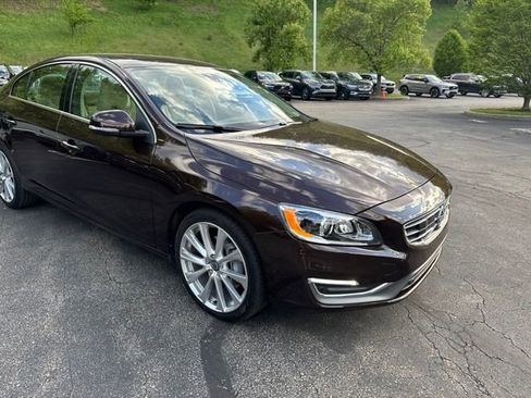 Used 2017 Volvo S60 T5 Inscription Platinum w/ Climate Package AWD/4WD image 7