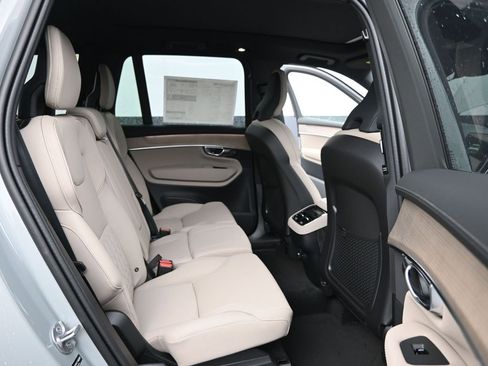 New 2026 Volvo XC90 B6 Plus w/ Protection Package Premier AWD/4WD image 17