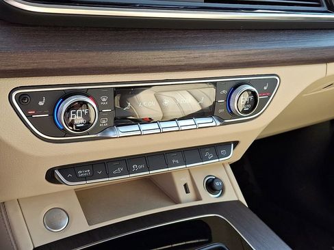 Used 2021 Audi Q5 e Premium Plus AWD/4WD image 17