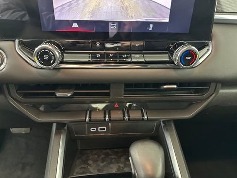 Used 2023 GMC Canyon Elevation image 35