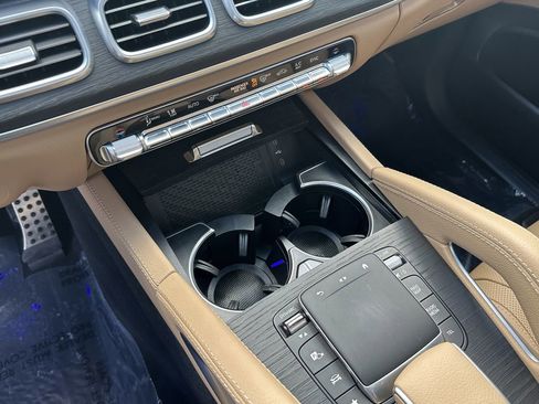 Certified 2024 Mercedes-Benz GLS 450 4MATIC image 33