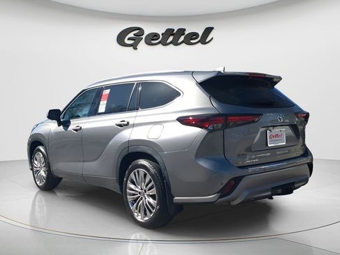 New 2026 Toyota Highlander Platinum image 7
