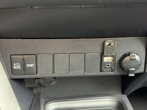 Used 2017 Toyota RAV4 XLE w/ Plus Special Value Package FWD image 7