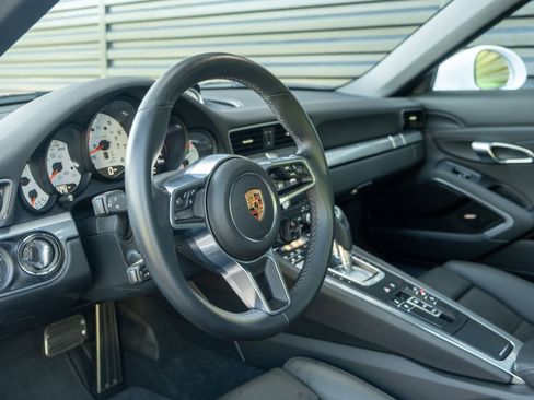 Used 2019 Porsche 911 Carrera 4S AWD/4WD image 4