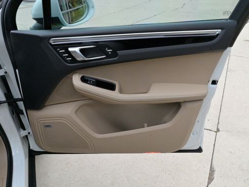 Used 2020 Porsche Macan image 55