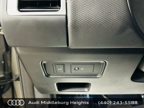 Used 2023 Land Rover Discovery S R-Dynamic image 14