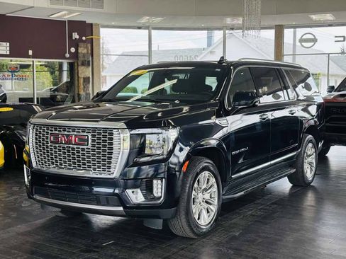 Used 2021 GMC Yukon XL Denali w/ Advanced Technology Package AWD/4WD image 16