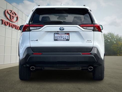 Certified 2021 Toyota RAV4 XLE w/ Convenience Package AWD/4WD image 4