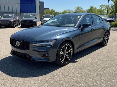 Certified 2025 Volvo S60 B5 Core AWD/4WD image 1
