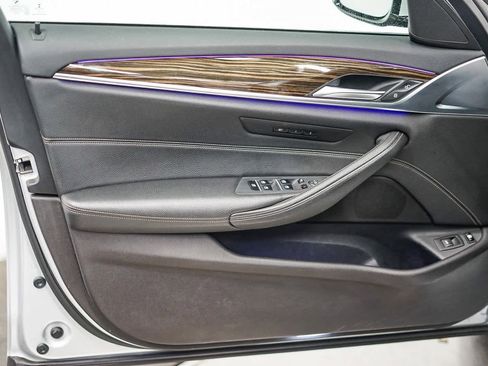 Used 2019 BMW 530e w/ Premium Package image 21