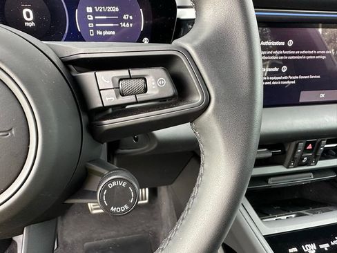 Certified 2025 Porsche Macan 4S Electric image 18