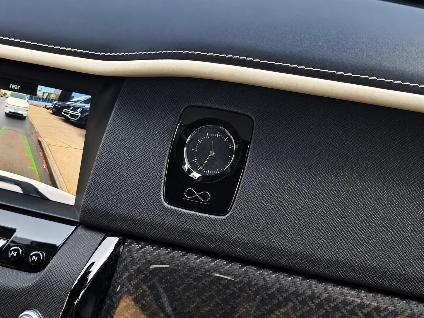 Used 2020 Rolls-Royce Cullinan Black Badge AWD/4WD image 38
