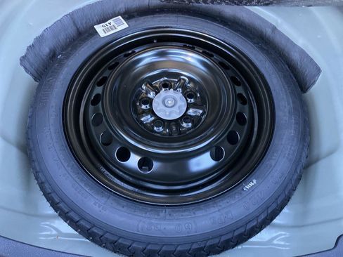 Used 2025 Toyota Camry XLE image 25